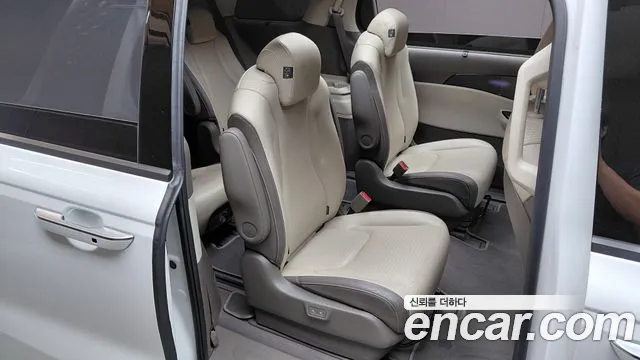 Kia Carnival 2023 thumb 11