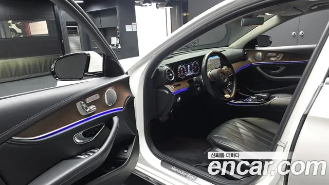 Mercedes-Benz E-Класс 2017 thumb 10