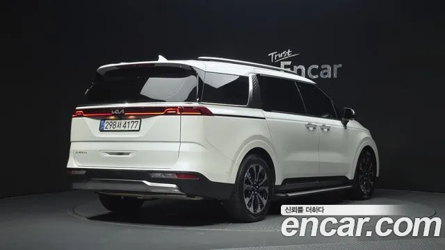 Kia Carnival 2023 thumb 2