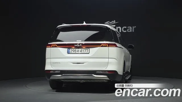 Kia Carnival 2023 thumb 4
