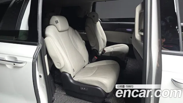 Kia Carnival 2023 thumb 11