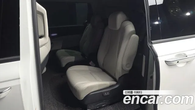 Kia Carnival 2023 thumb 12
