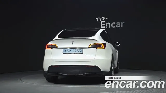 Tesla Model Y 2021 thumb 4