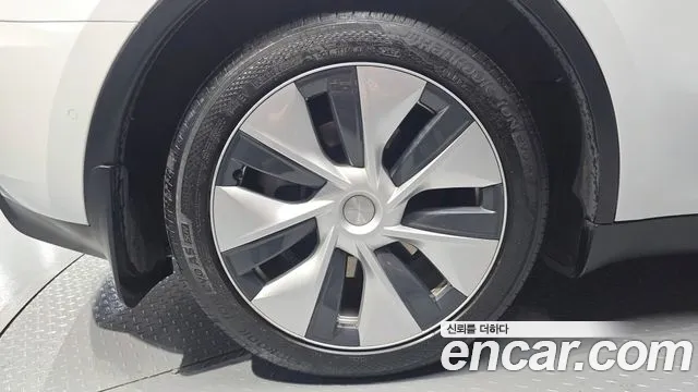 Tesla Model Y 2021 thumb 5