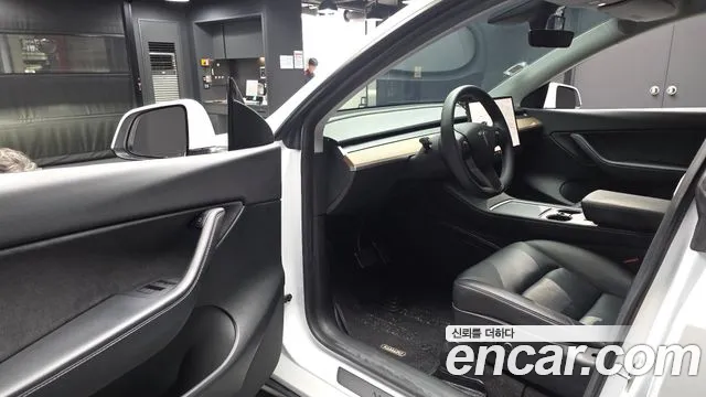 Tesla Model Y 2021 thumb 10