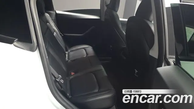 Tesla Model Y 2021 thumb 11
