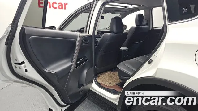 Toyota RAV4 2016 thumb 12