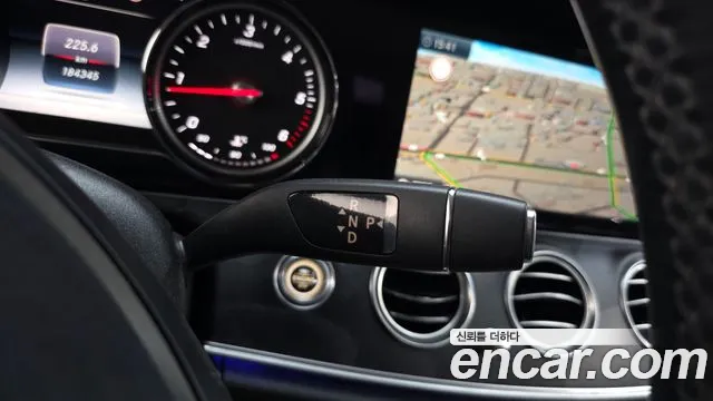 Mercedes-Benz E-Класс 2017 thumb 9