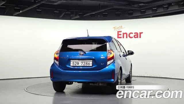 Toyota Prius 2018 thumb 4