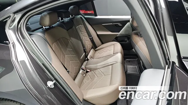 BMW 5-Series 2024 thumb 10