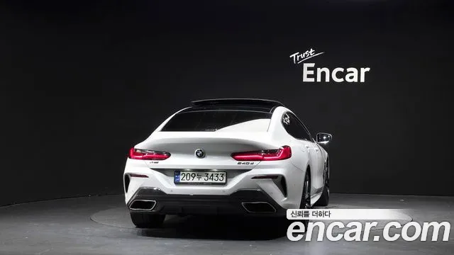 BMW 8-Series 2021 thumb 3