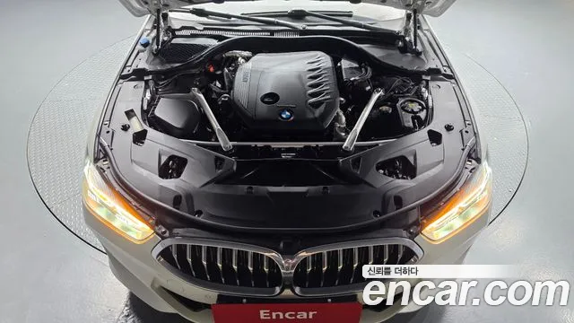 BMW 8-Series 2021 thumb 5