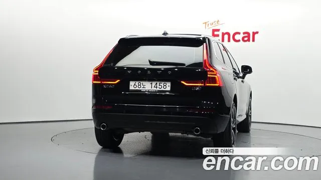 Volvo XC60 2019 thumb 4