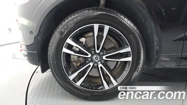 Volvo XC60 2019 thumb 5