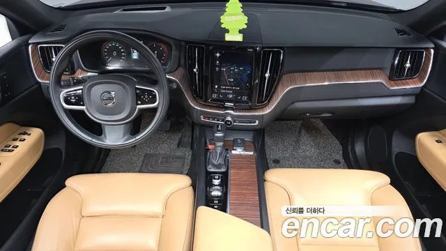 Volvo XC60 2019 thumb 7