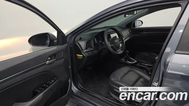 Hyundai Avante 2017 thumb 10