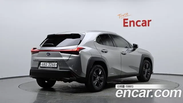 Lexus UX 2019 thumb 2