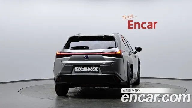 Lexus UX 2019 thumb 4