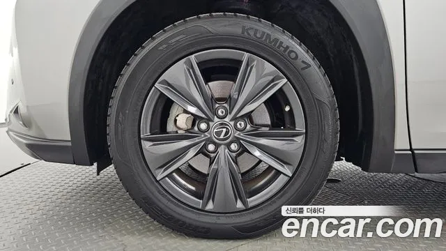 Lexus UX 2019 thumb 5
