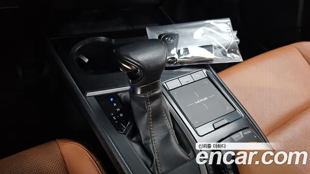 Lexus UX 2019 thumb 9