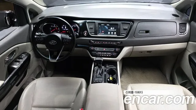 Kia Carnival 2017 thumb 6