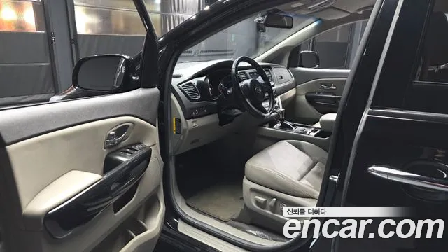 Kia Carnival 2017 thumb 9