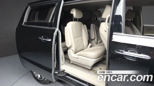 Kia Carnival 2017 thumb 11