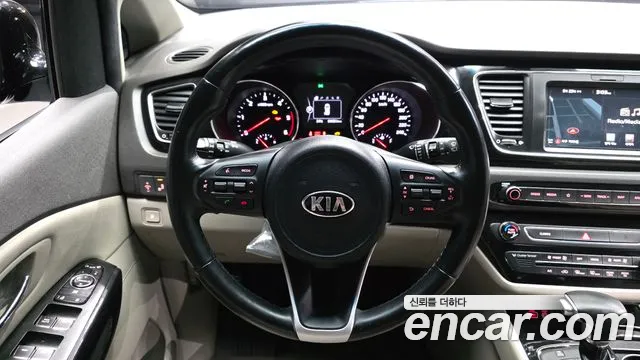 Kia Carnival 2017 thumb 12