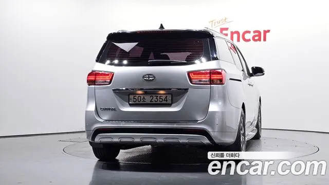 Kia Carnival 2014 thumb 4