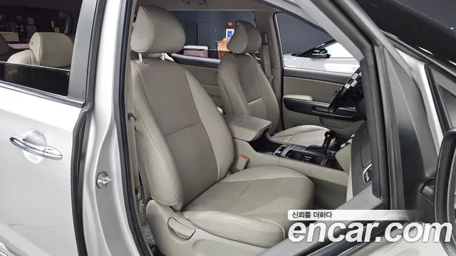Kia Carnival 2014 thumb 10