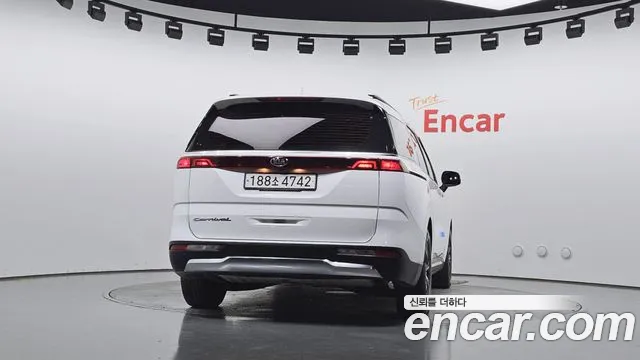 Kia Carnival 2021 thumb 4