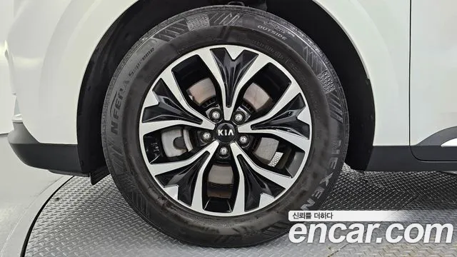 Kia Carnival 2021 thumb 5