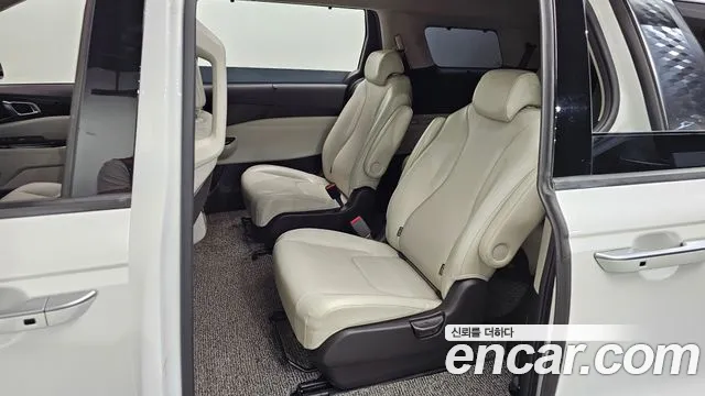 Kia Carnival 2021 thumb 11