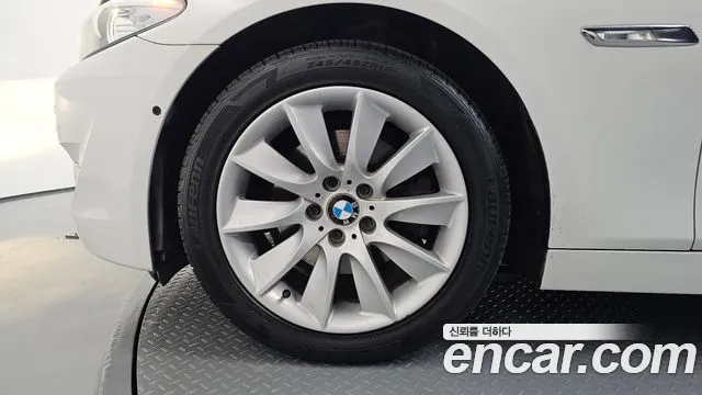 BMW 5-Series 2012 thumb 5
