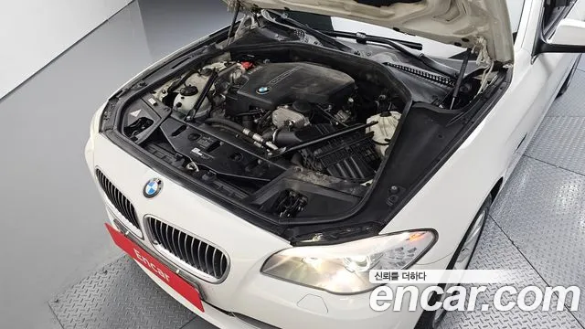 BMW 5-Series 2012 thumb 6