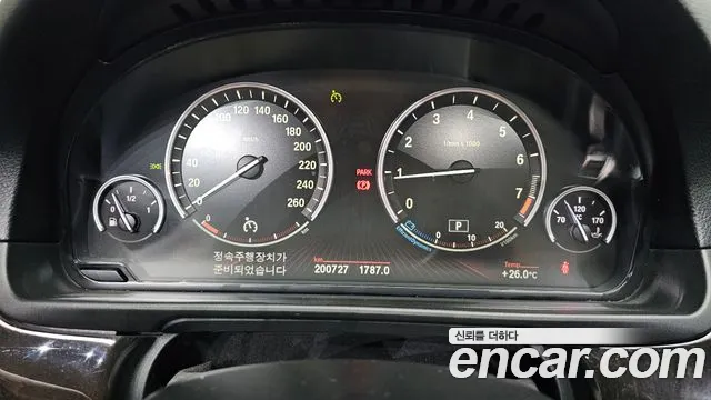 BMW 5-Series 2012 thumb 8