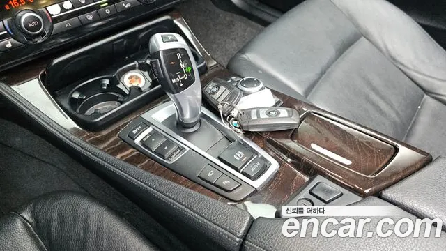 BMW 5-Series 2012 thumb 9