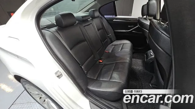BMW 5-Series 2012 thumb 11