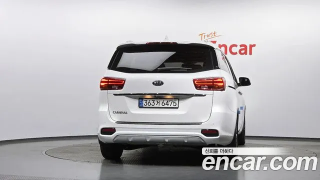 Kia Carnival 2020 thumb 4