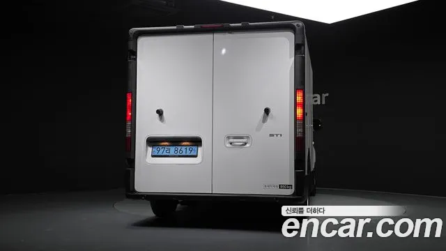 Hyundai Staria 2024 thumb 4
