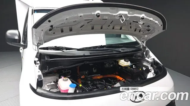 Hyundai Staria 2024 thumb 6