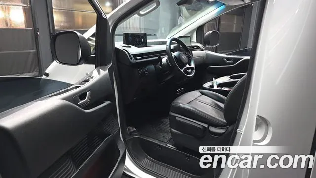 Hyundai Staria 2024 thumb 10