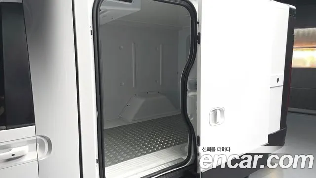 Hyundai Staria 2024 thumb 11