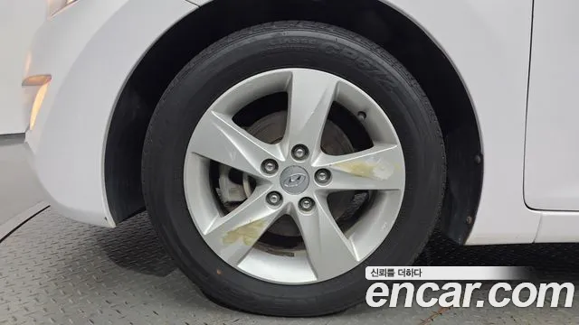 Hyundai Avante 2013 thumb 5