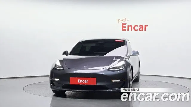 Tesla Model 3 2020 thumb 2