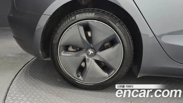 Tesla Model 3 2020 thumb 4