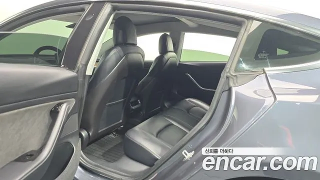 Tesla Model 3 2020 thumb 10