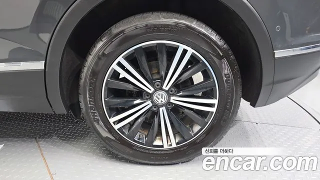 Volkswagen Tiguan 2018 thumb 4