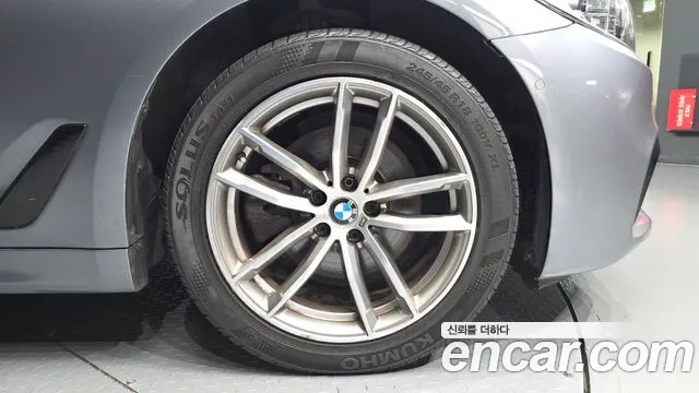 BMW 5-Series 2017 thumb 4