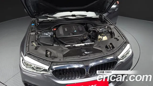 BMW 5-Series 2017 thumb 5
